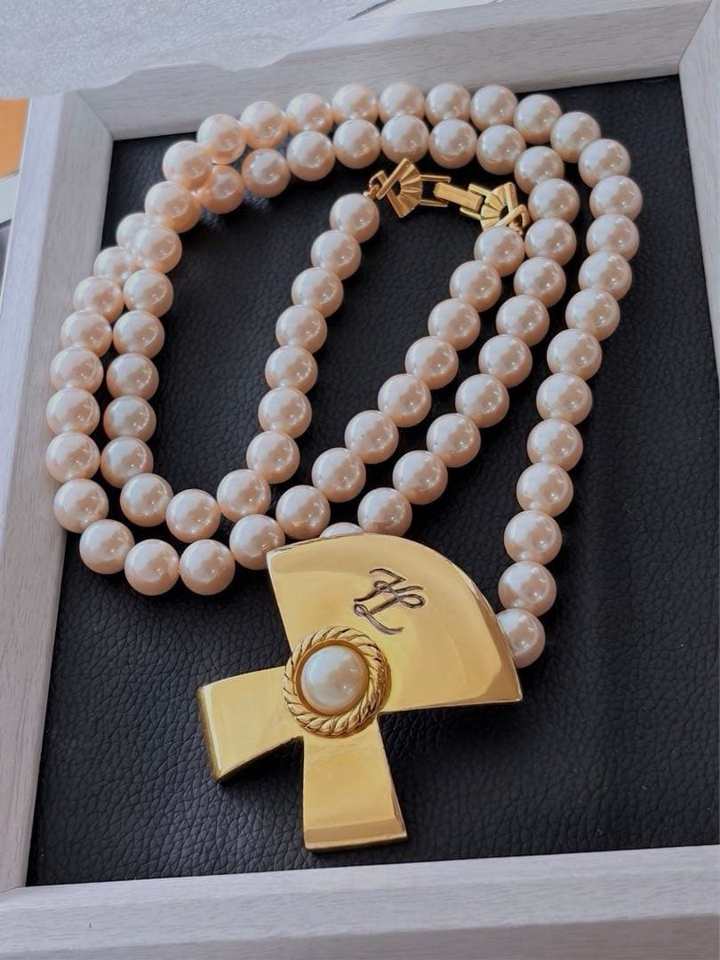 希少！KARL LAGERFELD フェイクパール　扇リボンR136