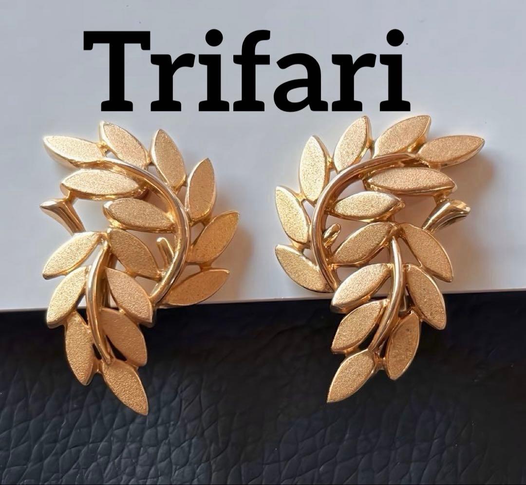 Trifari葉型crownTrifari刻印ヴィンテージイヤリングF100
