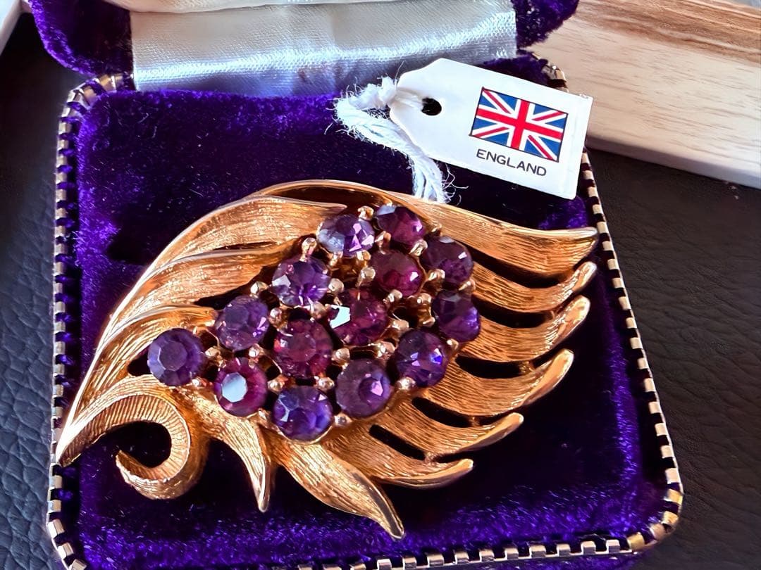 英国 タグ付パープルガラス クラスターデザイン ヴィンテージブローチA399