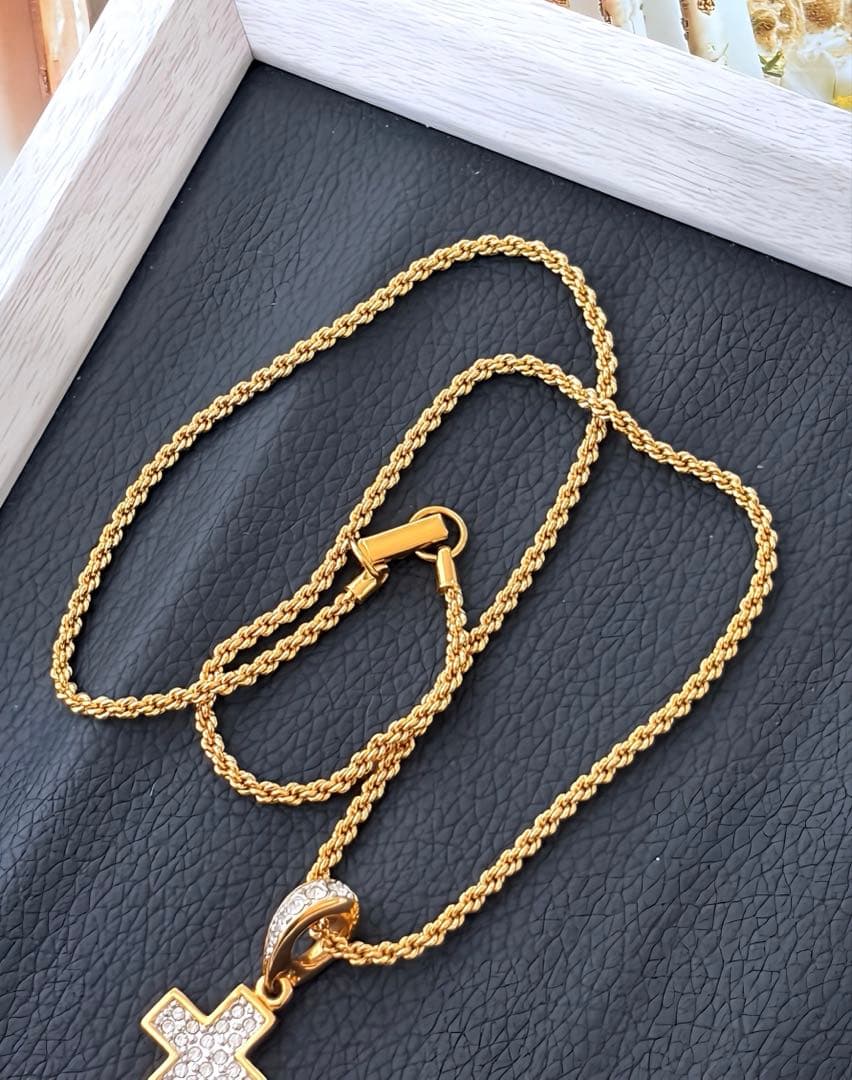 SWAROVSKI クロス ネックレスゴールドカラーF200
