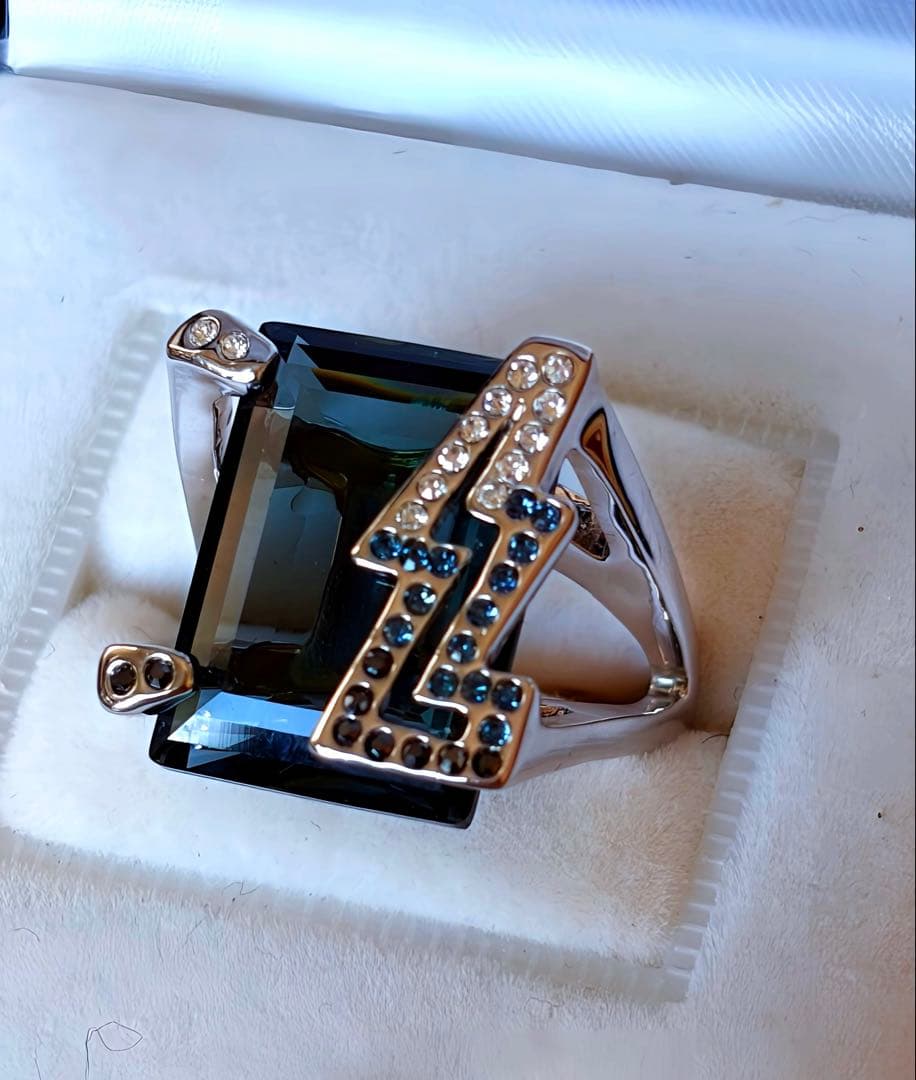 希少SWAROVSKI Fever リング Lady Gaga着用モデルF187