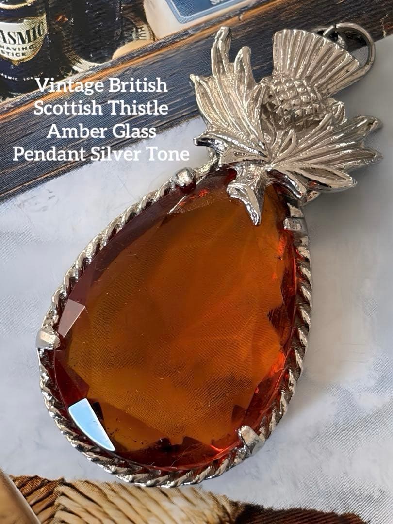 英国ヴィンテージ　アザミ　ガラスネックレストップL17