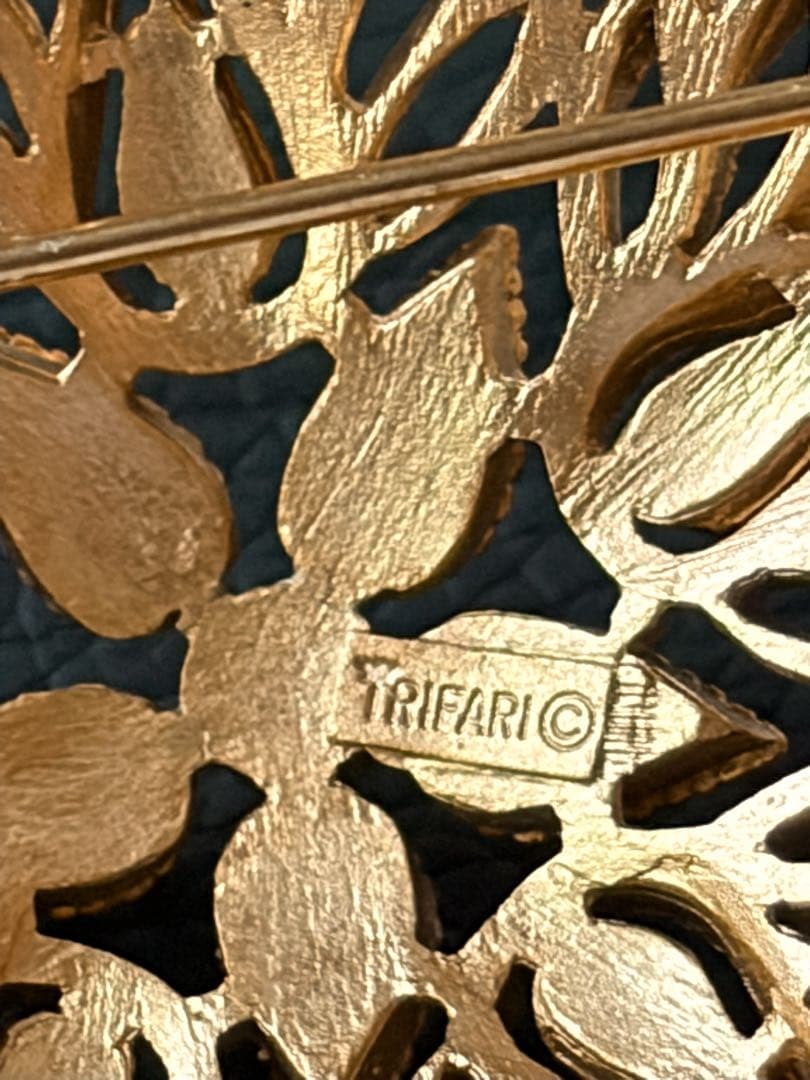 Crown Trifari ゴールドフィリグリー ボタニカルブローチ F85