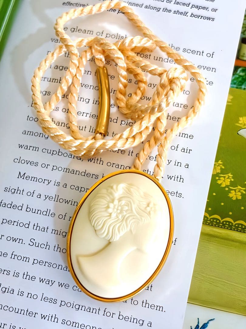 NINA RICCI カメオPerfume PendantヴィンテージH75