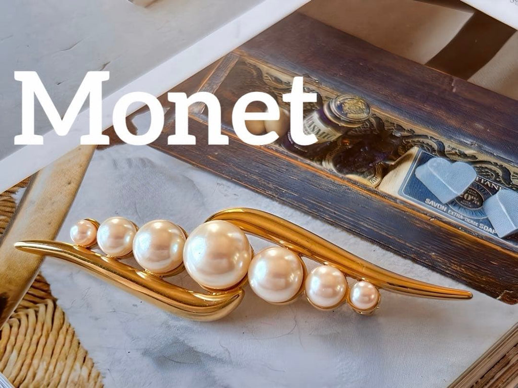 Monet フェイクパール ヴィンテージブローチ ゴールドカラー L23