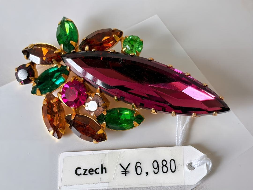 Czechガラス　ヴィンテージブローチF178
