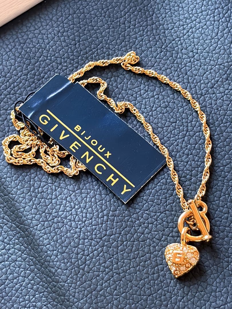 GIVENCHY ハート＆トグル ヴィンテージネックレスタグ付F106